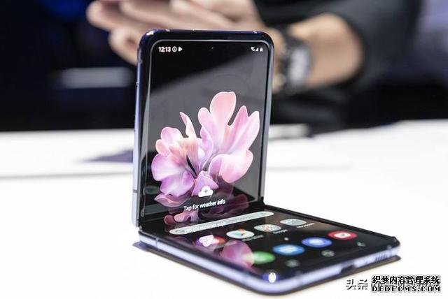 叠屏手机普及有望？三星Galaxy Fold Lite曝光，售价7792元