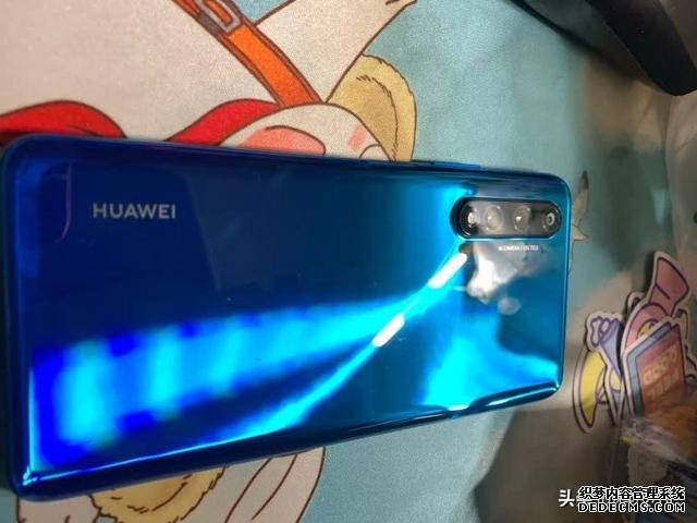 华为5G手机大降价，麒麟990+8GB运存+40W快充，从3799跌至2299