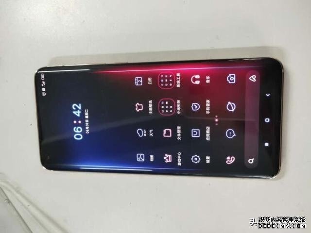 雷军亮剑，256GB＋1亿像素+大电池，小米10直降300元，销量暴增