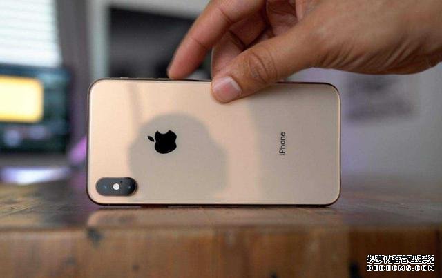 大降4900元，库克彻底妥协了，网友：不买iPhone 11了