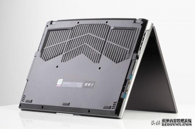 8核十代酷睿 大屏游戏本会更爽么 技嘉AORUS 17G XB评测