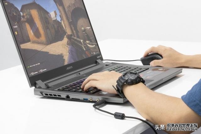 8核十代酷睿 大屏游戏本会更爽么 技嘉AORUS 17G XB评测