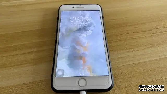 苹果告别“挤牙膏”，iPhone8P更新至iOS14，这3个方面有提升