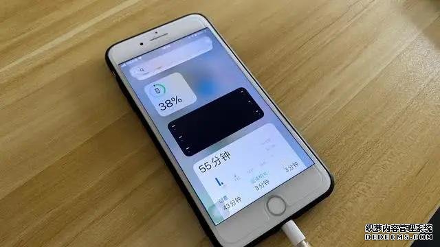 苹果告别“挤牙膏”，iPhone8P更新至iOS14，这3个方面有提升